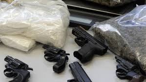 El narcotráfico y las armas.jpg